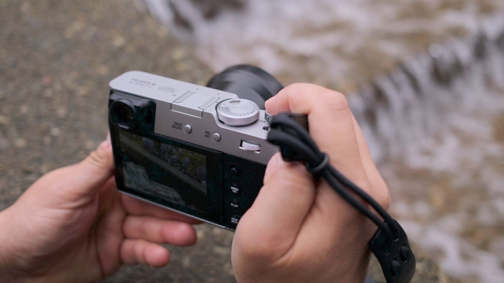 Fujifilm X100VI: Cơn Sốt Retro Đáng Giá Hay Trò Bơm Thổi Của TikToker?