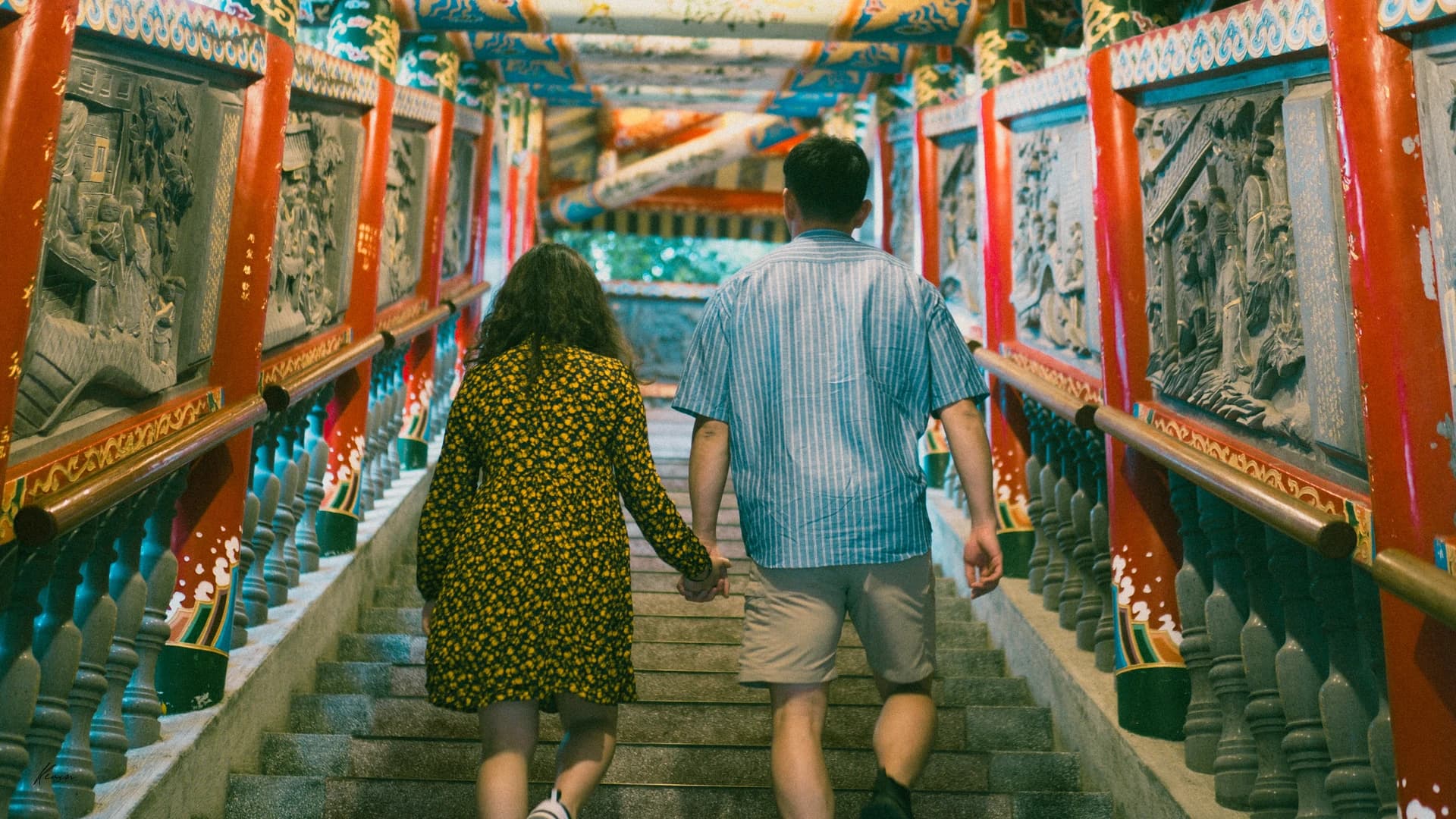 How to Not Look Awkward: The Ultimate Couple Photoshoot Posing Guide